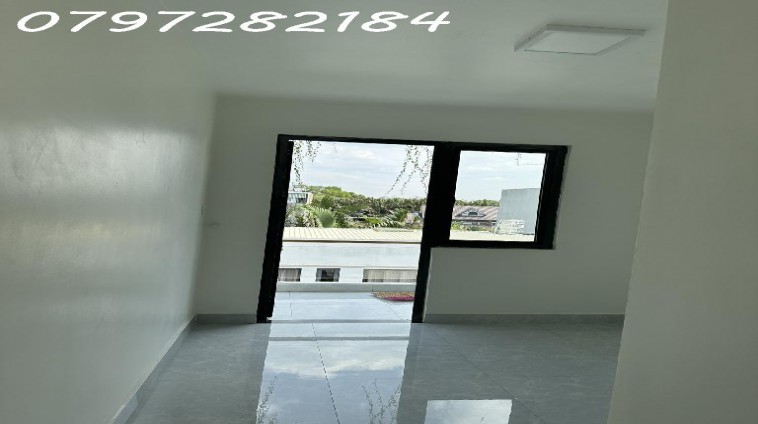 NHÀ MỚI ĐẸP  Ở NGAY - NỘI THẤT CAO CẤP - HẺM XE HƠI -LONG TRƯỜNG -3 TẦNG -3PN- Q9